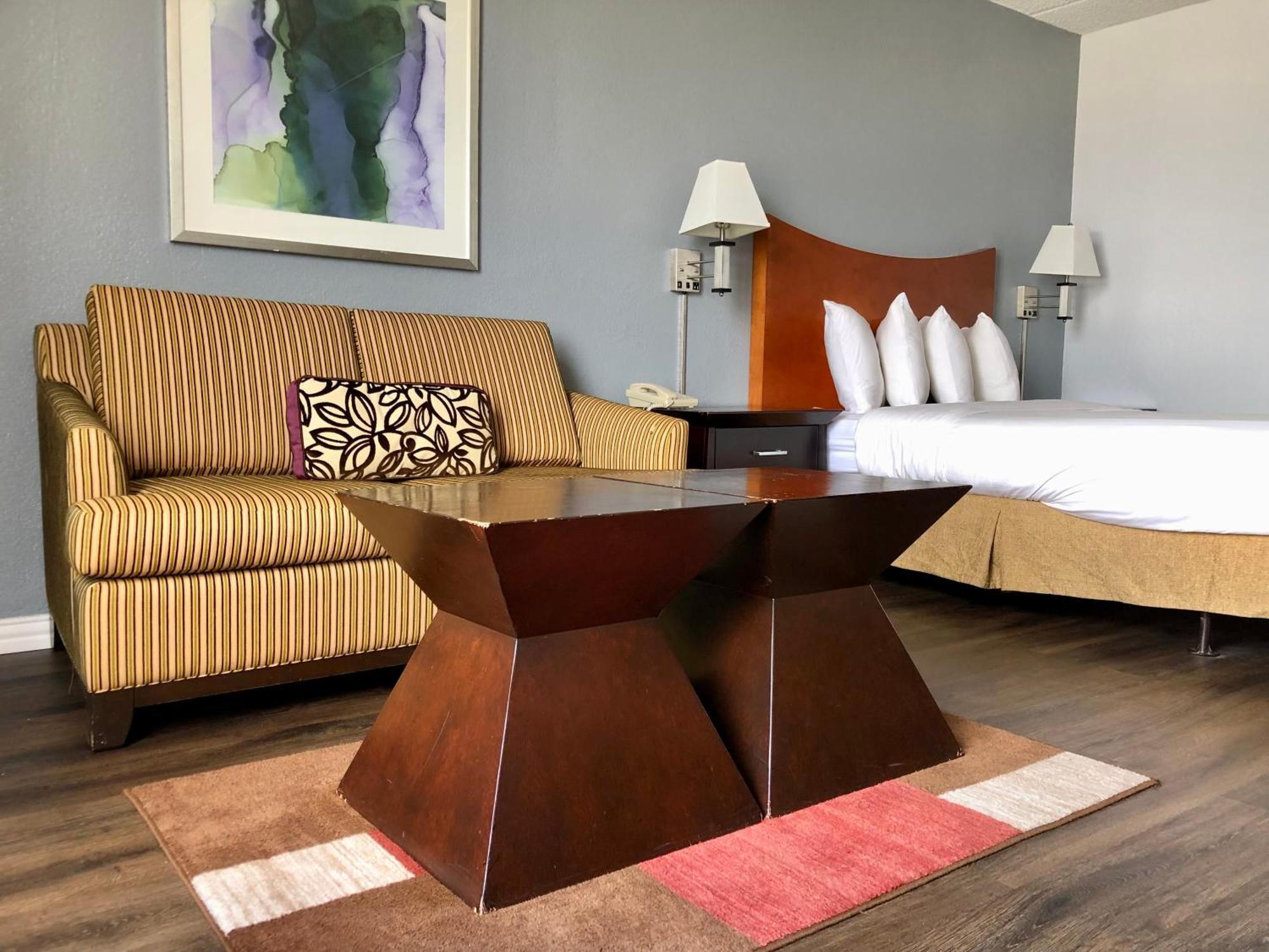 The Grand Spindletop Hotel